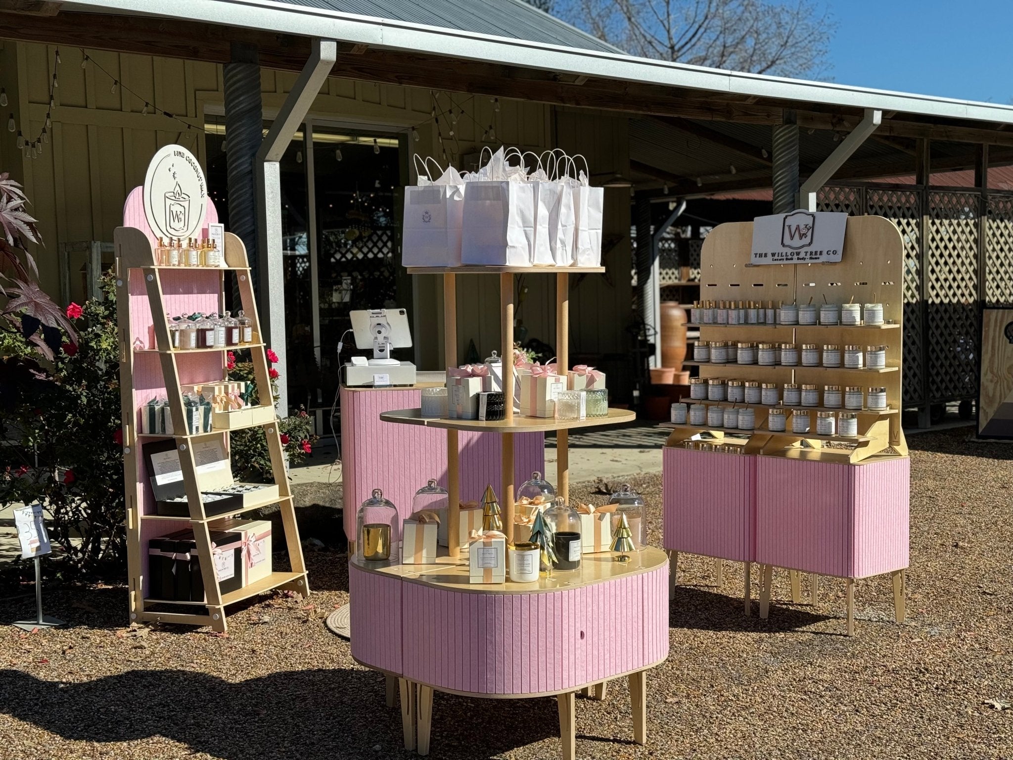 Pink Booth Inspiration – Vertical Ledge